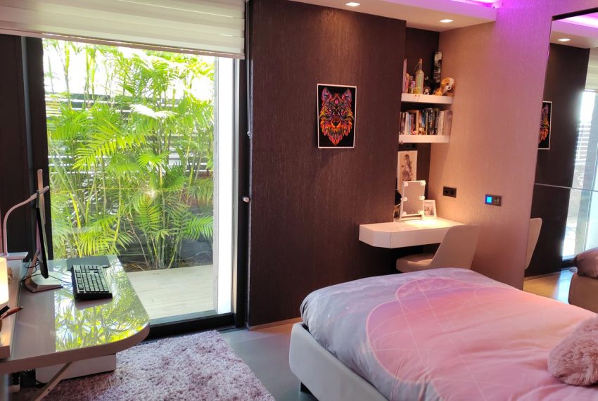 R5120677-Villa-For-Sale-Las-Chapas-Detached-4-Beds-360-Built-2