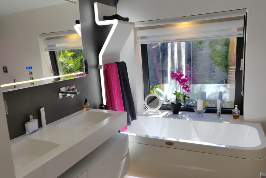 R5120677-Villa-For-Sale-Las-Chapas-Detached-4-Beds-360-Built-8