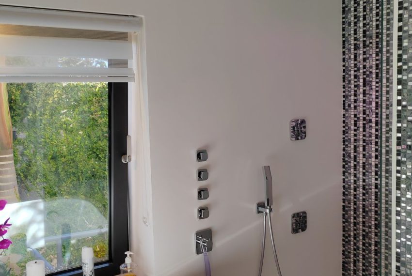 R5120677-Villa-For-Sale-Las-Chapas-Detached-4-Beds-360-Built-9