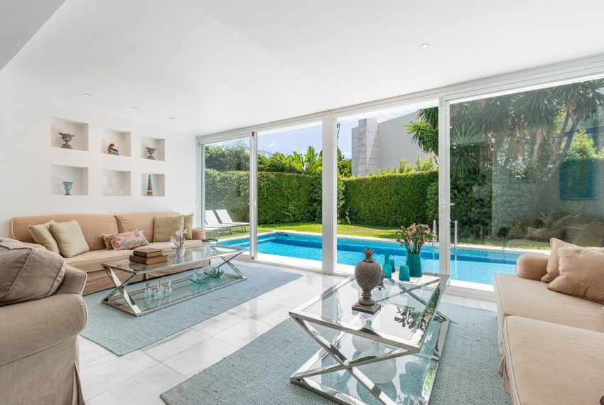 R5122906-Villa-For-Sale-Los-Monteros-Semi-Detached-7-Beds-238-Built-3