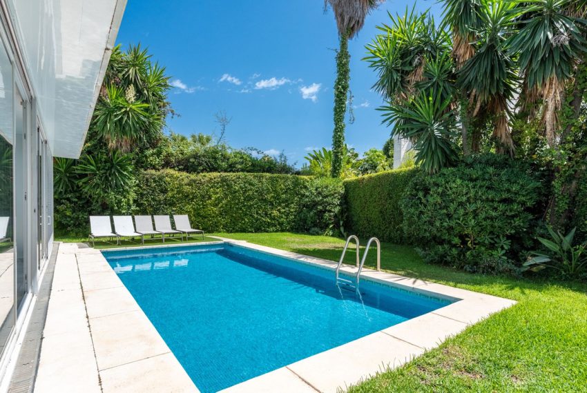 R5122906-Villa-For-Sale-Los-Monteros-Semi-Detached-7-Beds-238-Built-7