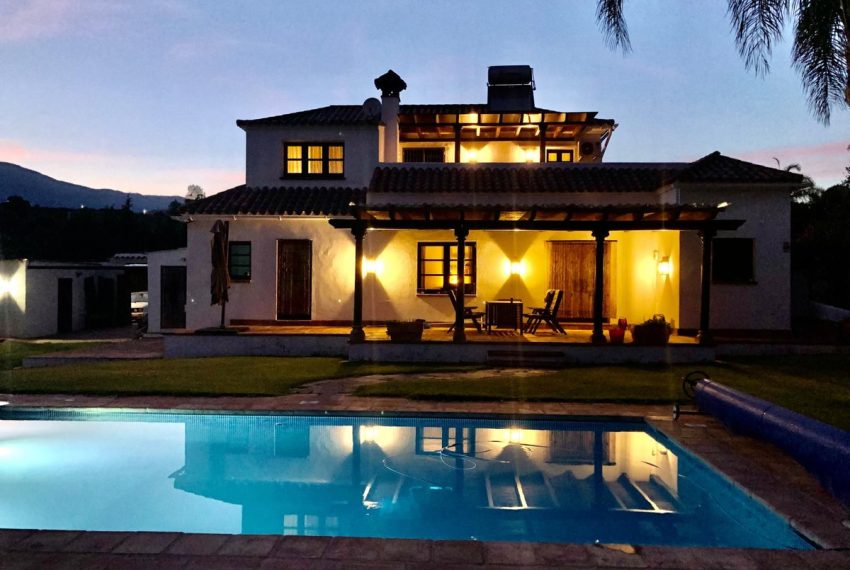 R5122984-Villa-For-Sale-Estepona-Finca-4-Beds-320-Built-2