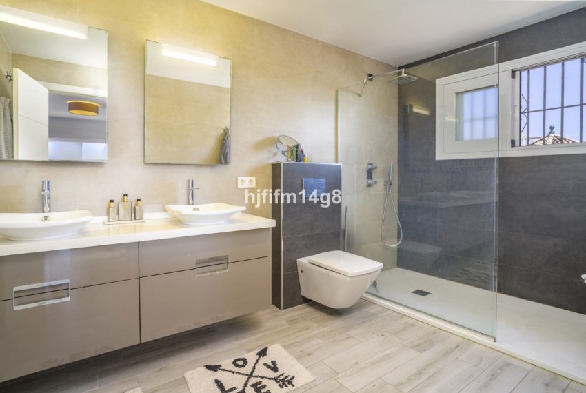 R5123296-Villa-For-Sale-Nueva-Andalucia-Detached-4-Beds-239-Built-13
