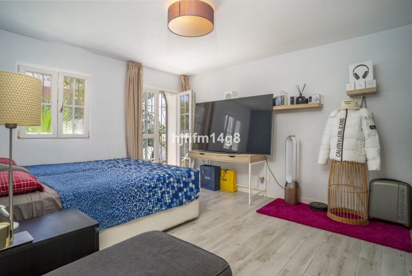 R5123296-Villa-For-Sale-Nueva-Andalucia-Detached-4-Beds-239-Built-16