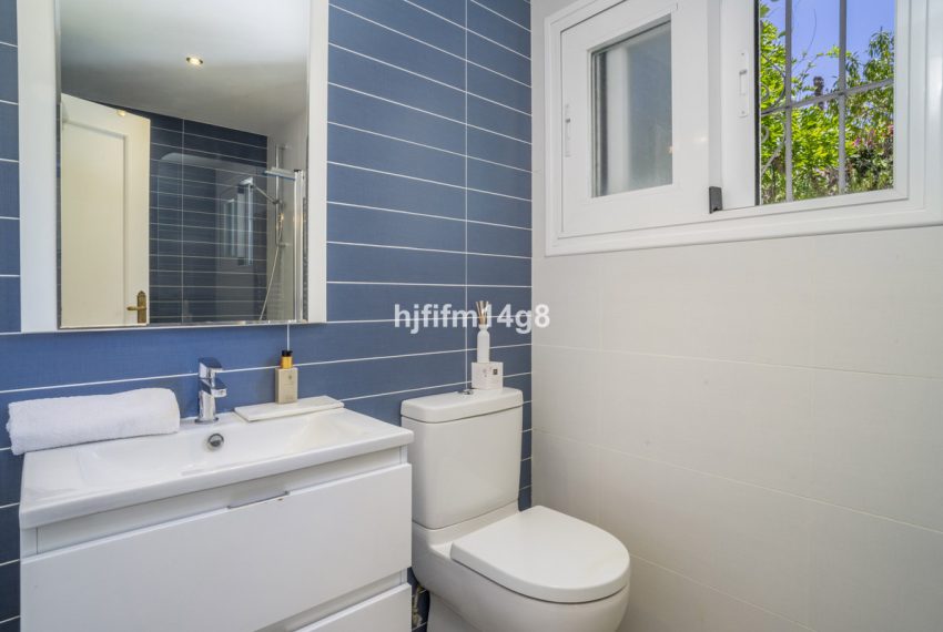 R5123296-Villa-For-Sale-Nueva-Andalucia-Detached-4-Beds-239-Built-18