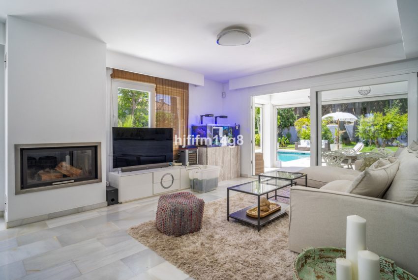 R5123296-Villa-For-Sale-Nueva-Andalucia-Detached-4-Beds-239-Built-3