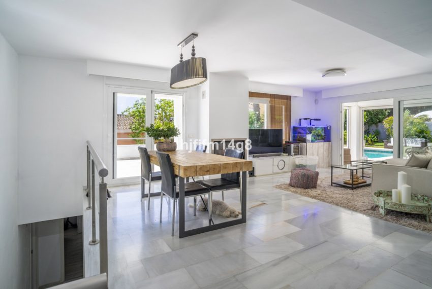 R5123296-Villa-For-Sale-Nueva-Andalucia-Detached-4-Beds-239-Built-6