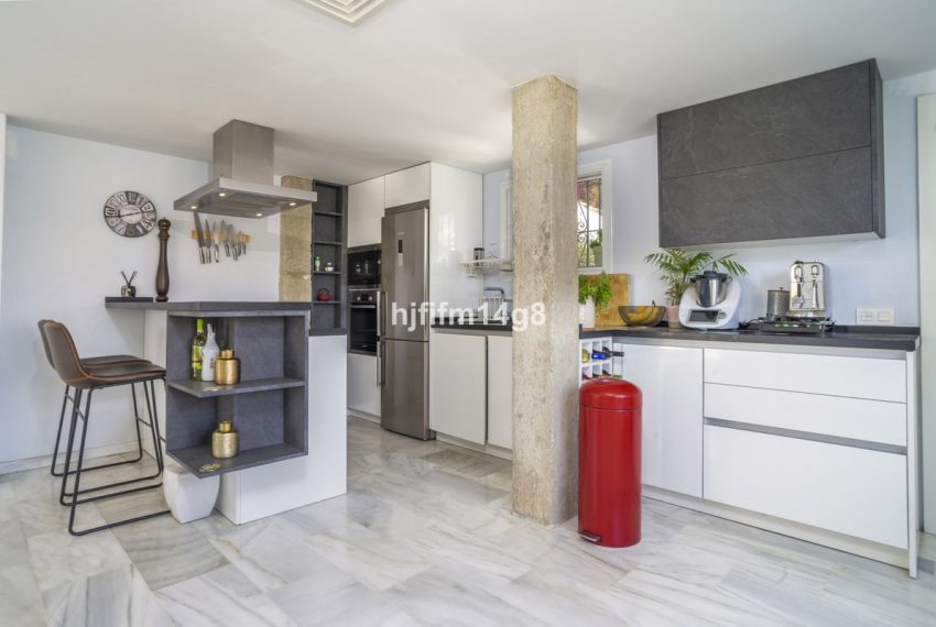 R5123296-Villa-For-Sale-Nueva-Andalucia-Detached-4-Beds-239-Built-7