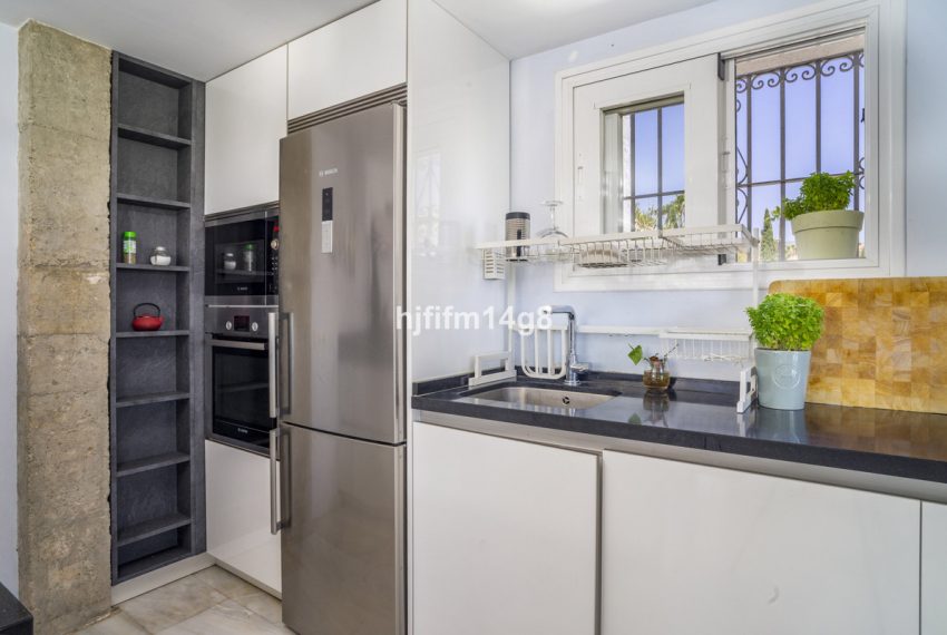 R5123296-Villa-For-Sale-Nueva-Andalucia-Detached-4-Beds-239-Built-8