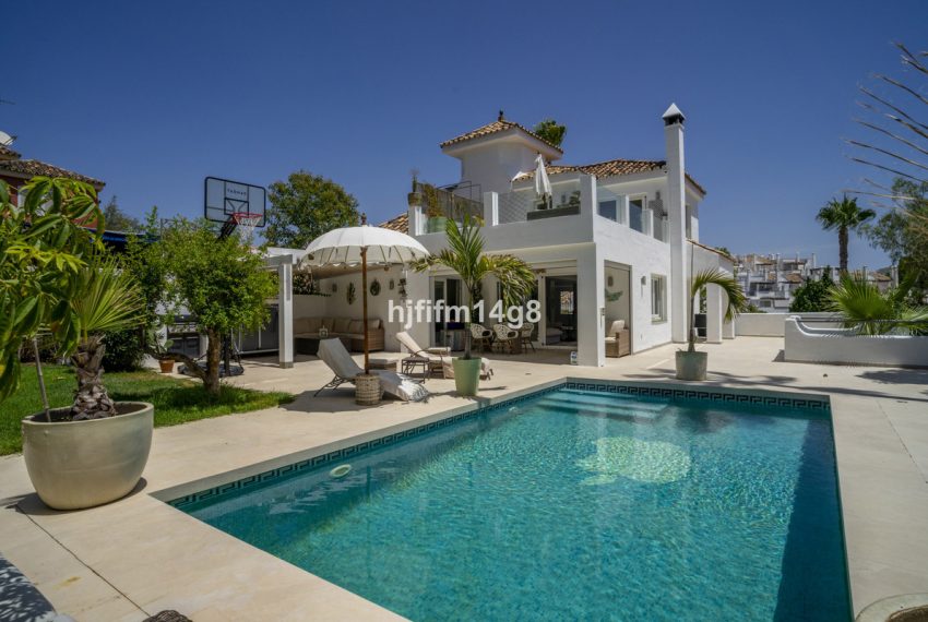 R5123296-Villa-For-Sale-Nueva-Andalucia-Detached-4-Beds-239-Built