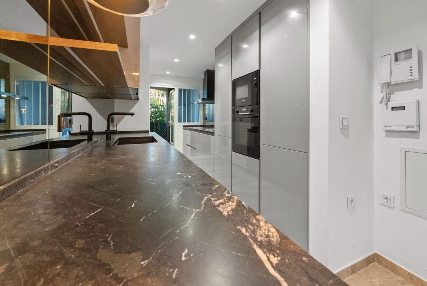 R5124316-Apartment-For-Sale-The-Golden-Mile-Ground-Floor-3-Beds-177-Built-10