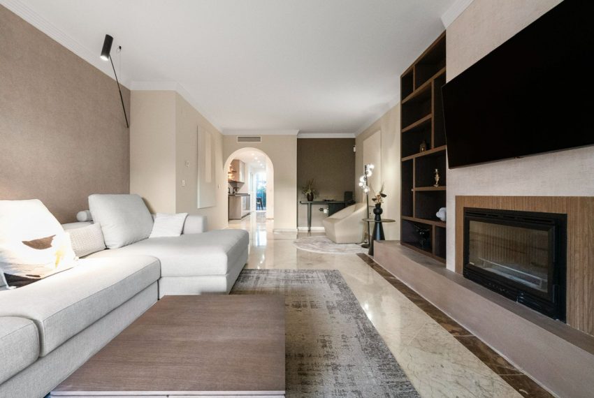 R5124316-Apartment-For-Sale-The-Golden-Mile-Ground-Floor-3-Beds-177-Built-2