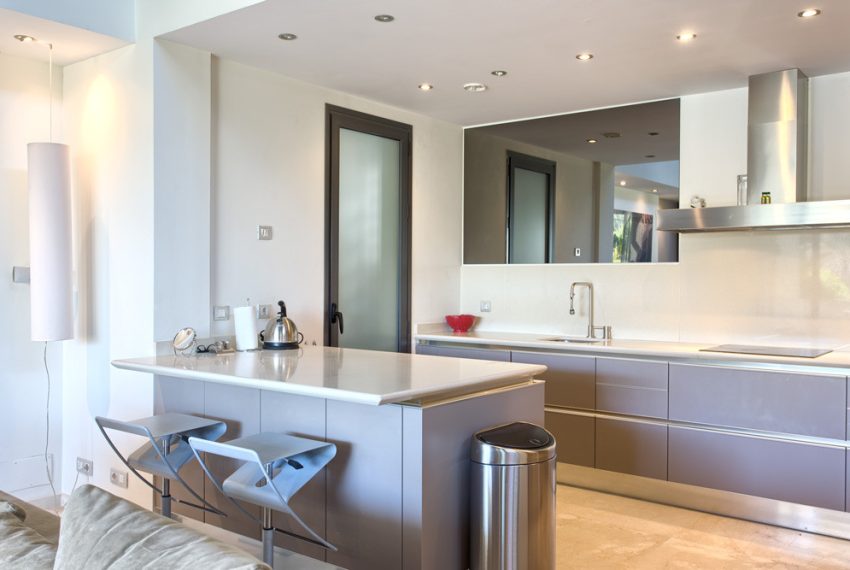 R3183244-Apartment-For-Sale-The-Golden-Mile-Ground-Floor-3-Beds-200-Built-1