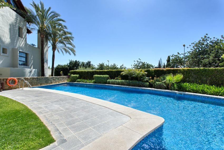 R3183244-Apartment-For-Sale-The-Golden-Mile-Ground-Floor-3-Beds-200-Built-2
