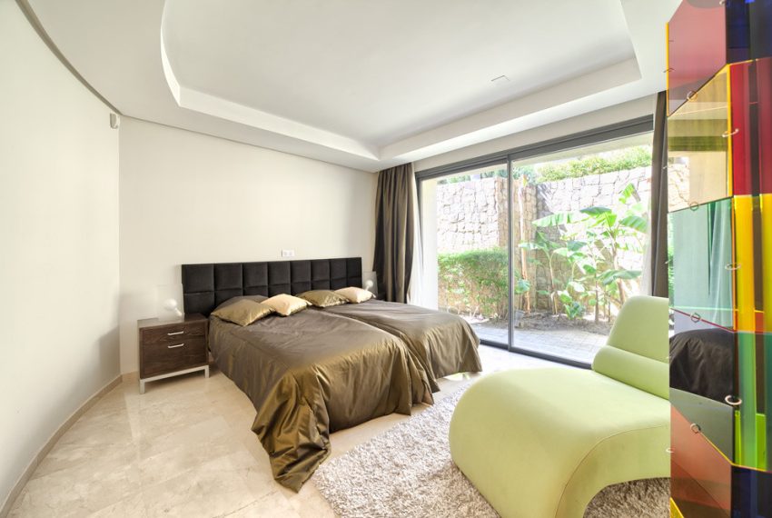 R3183244-Apartment-For-Sale-The-Golden-Mile-Ground-Floor-3-Beds-200-Built-3