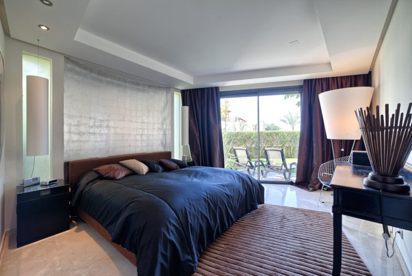 R3183244-Apartment-For-Sale-The-Golden-Mile-Ground-Floor-3-Beds-200-Built-5