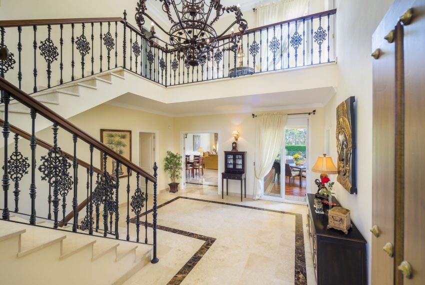 R3437890-Villa-For-Sale-Elviria-Detached-4-Beds-404-Built-1