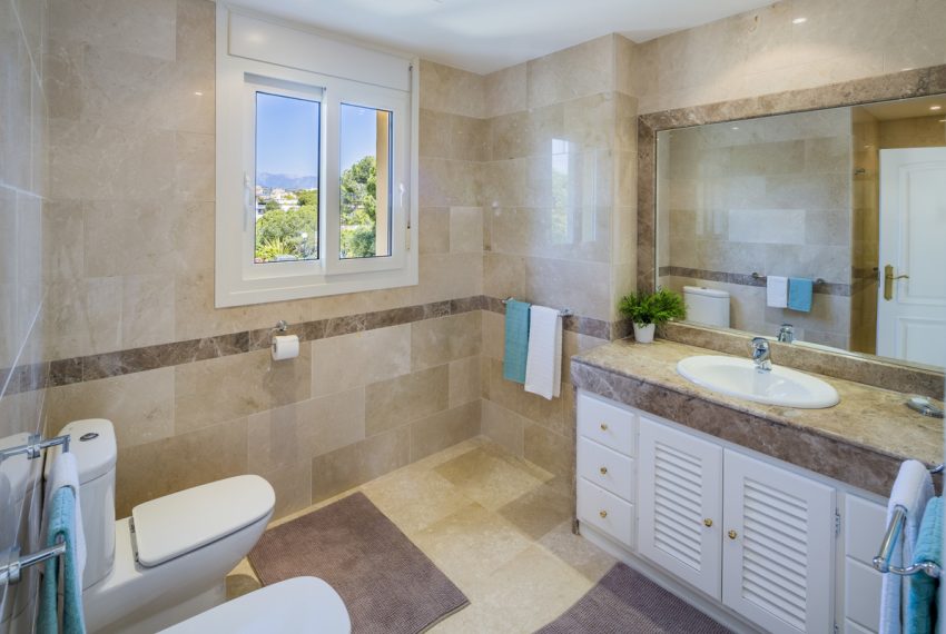 R3437890-Villa-For-Sale-Elviria-Detached-4-Beds-404-Built-11