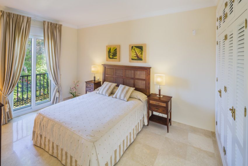 R3437890-Villa-For-Sale-Elviria-Detached-4-Beds-404-Built-12