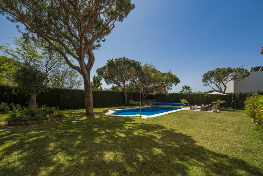 R3437890-Villa-For-Sale-Elviria-Detached-4-Beds-404-Built-14