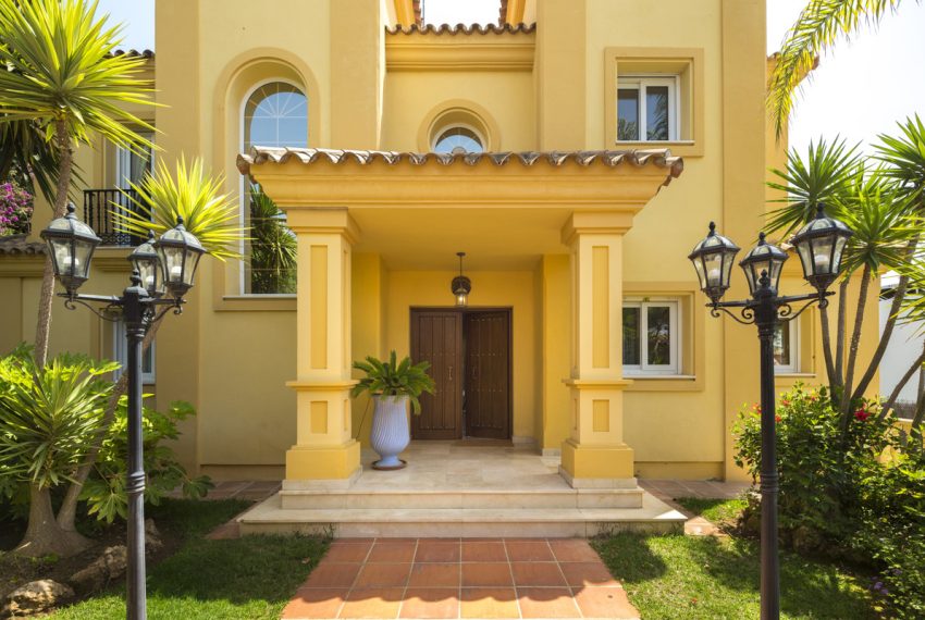 R3437890-Villa-For-Sale-Elviria-Detached-4-Beds-404-Built-15