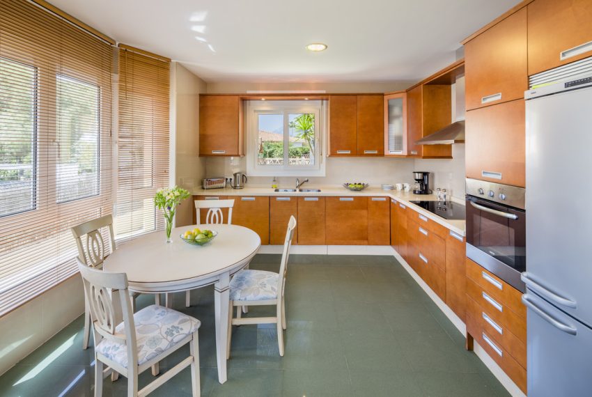 R3437890-Villa-For-Sale-Elviria-Detached-4-Beds-404-Built-2