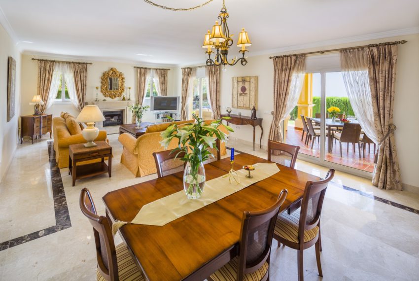 R3437890-Villa-For-Sale-Elviria-Detached-4-Beds-404-Built-3