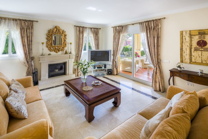 R3437890-Villa-For-Sale-Elviria-Detached-4-Beds-404-Built-4