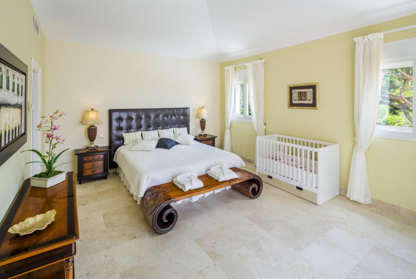 R3437890-Villa-For-Sale-Elviria-Detached-4-Beds-404-Built-7