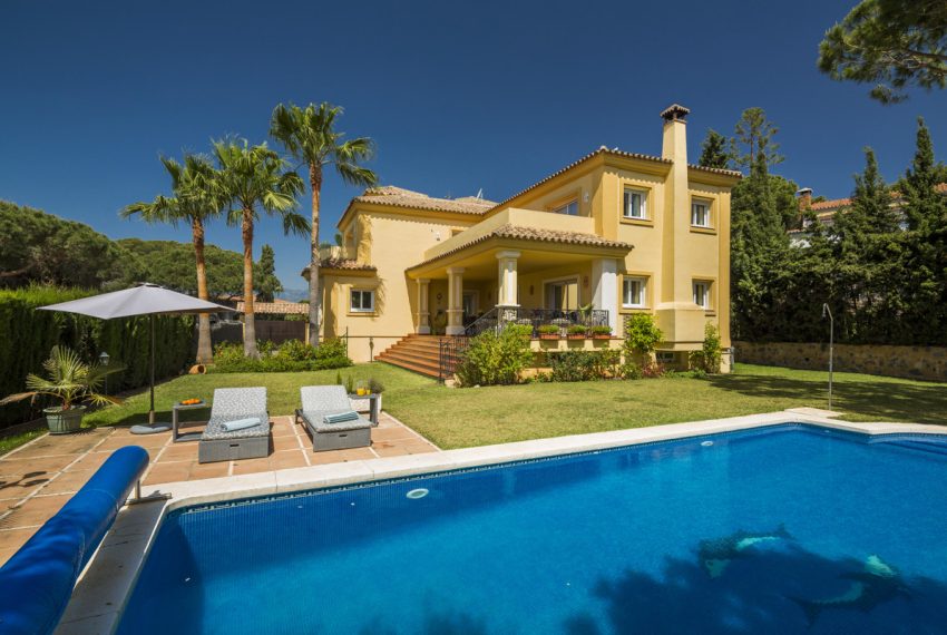 R3437890-Villa-For-Sale-Elviria-Detached-4-Beds-404-Built