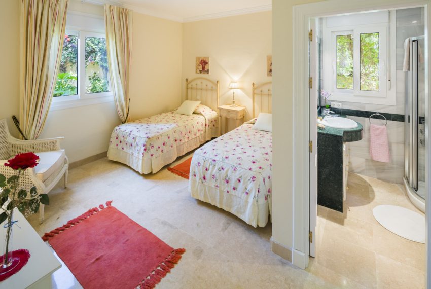 R3437890-Villa-For-Sale-Elviria-Detached-4-Beds-404-Built-9