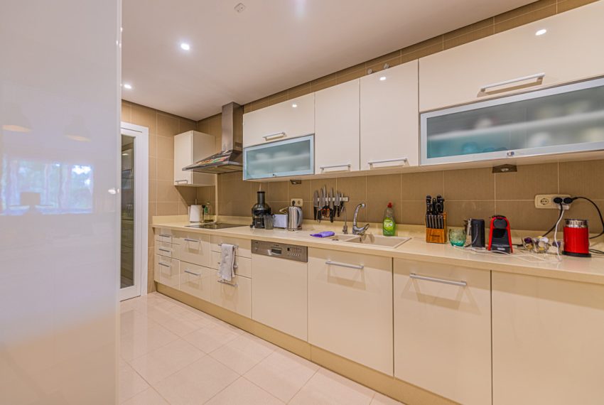 R3738733-Apartment-For-Sale-Nueva-Andalucia-Middle-Floor-3-Beds-152-Built-8