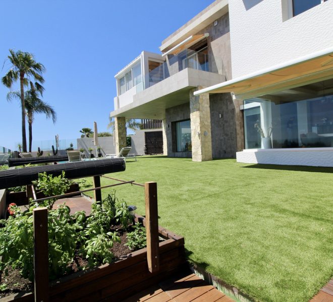 R3830872-Image 1-Detached - 4 Beds - 372 Built