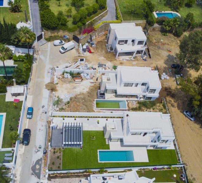 R4014655-Image 1-Detached - 6 Beds - 418 Built