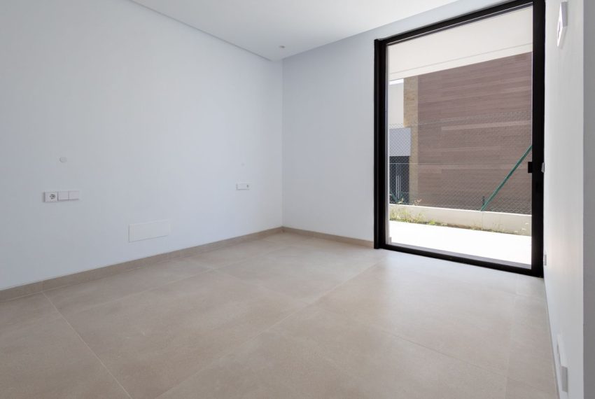 R4063471-Villa-For-Sale-The-Golden-Mile-Detached-4-Beds-730-Built-10