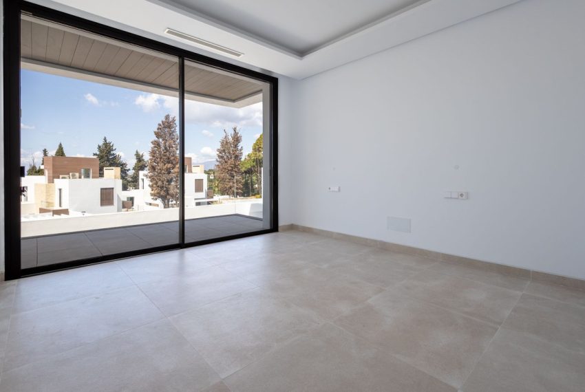 R4063471-Villa-For-Sale-The-Golden-Mile-Detached-4-Beds-730-Built-13