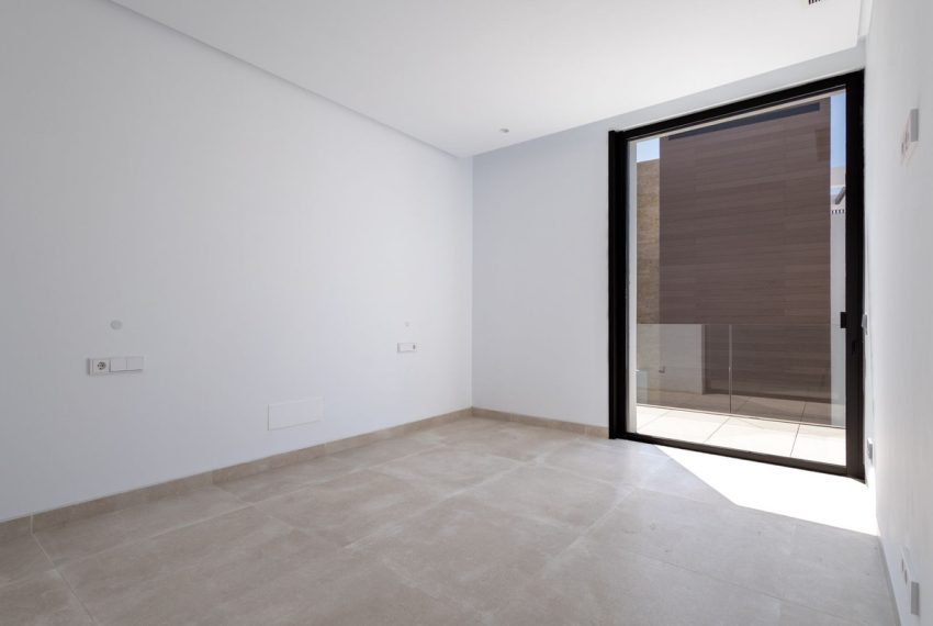 R4063471-Villa-For-Sale-The-Golden-Mile-Detached-4-Beds-730-Built-15