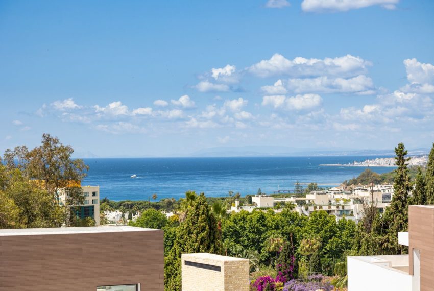 R4063471-Villa-For-Sale-The-Golden-Mile-Detached-4-Beds-730-Built-2