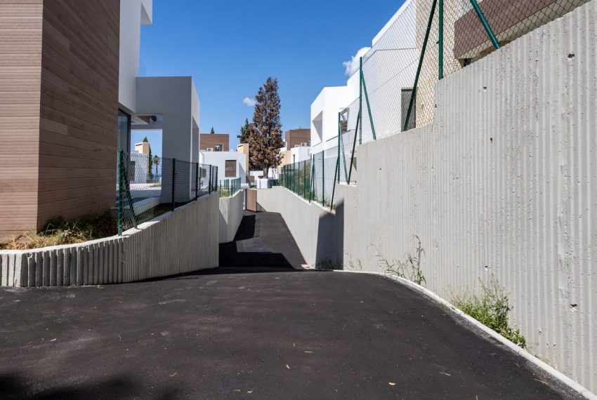 R4063471-Villa-For-Sale-The-Golden-Mile-Detached-4-Beds-730-Built-9