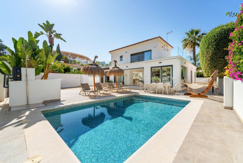 R4074745-Villa-For-Sale-Nueva-Andalucia-Detached-4-Beds-300-Built-1