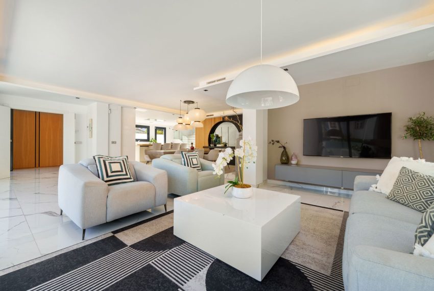 R4074745-Villa-For-Sale-Nueva-Andalucia-Detached-4-Beds-300-Built-11