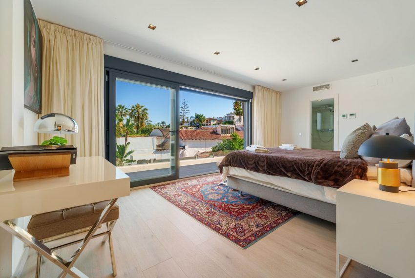 R4074745-Villa-For-Sale-Nueva-Andalucia-Detached-4-Beds-300-Built-17
