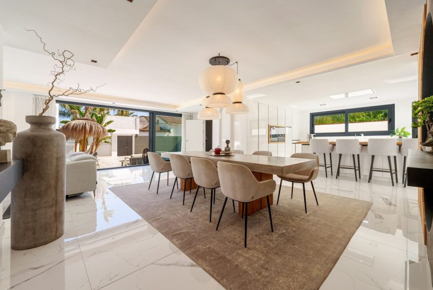 R4074745-Villa-For-Sale-Nueva-Andalucia-Detached-4-Beds-300-Built-5