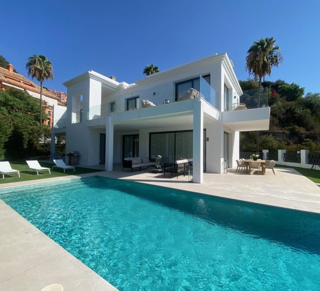 R4082344-Image 1-Detached - 6 Beds - 611 Built