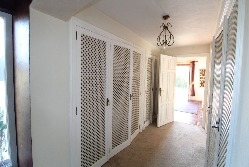 R4238089-Villa-For-Sale-New-Golden-Mile-Detached-4-Beds-400-Built-12