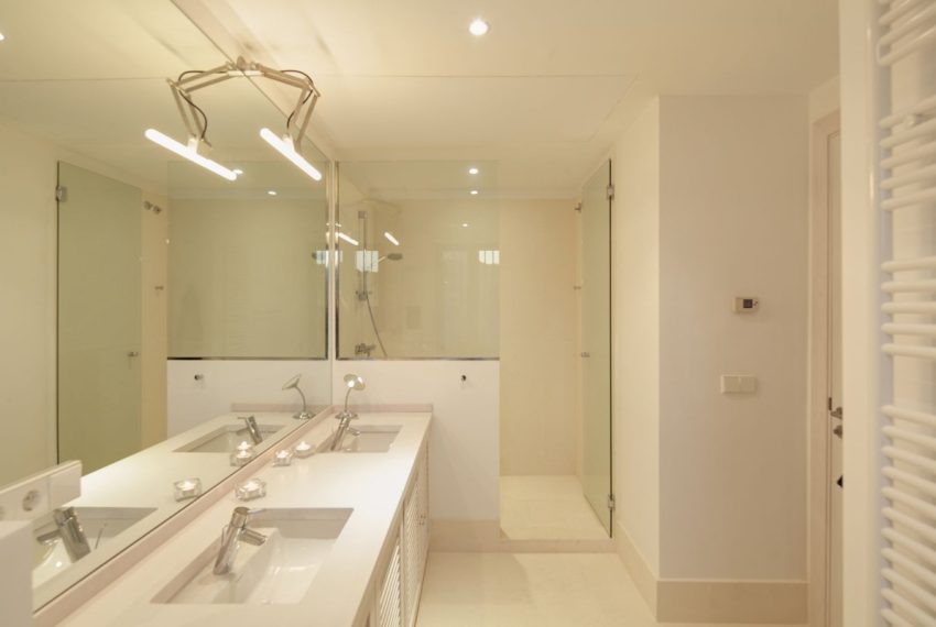 R4284544-Villa-For-Sale-Benahavis-Detached-5-Beds-682-Built-12