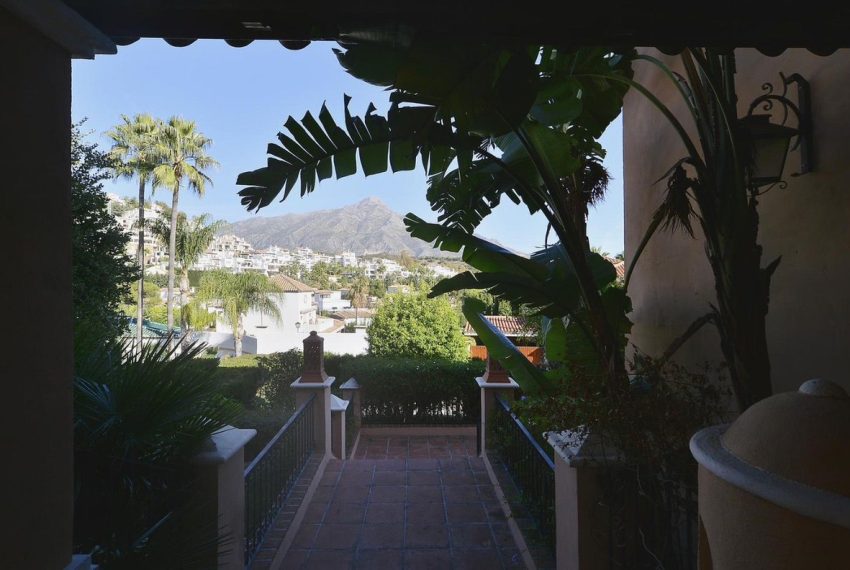 R4303276-Villa-For-Sale-Nueva-Andalucia-Detached-4-Beds-470-Built-5