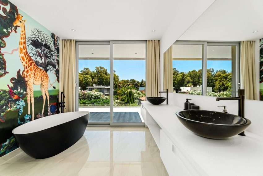 R4329709-Villa-For-Sale-San-Pedro-de-Alcantara-Detached-5-Beds-450-Built-11