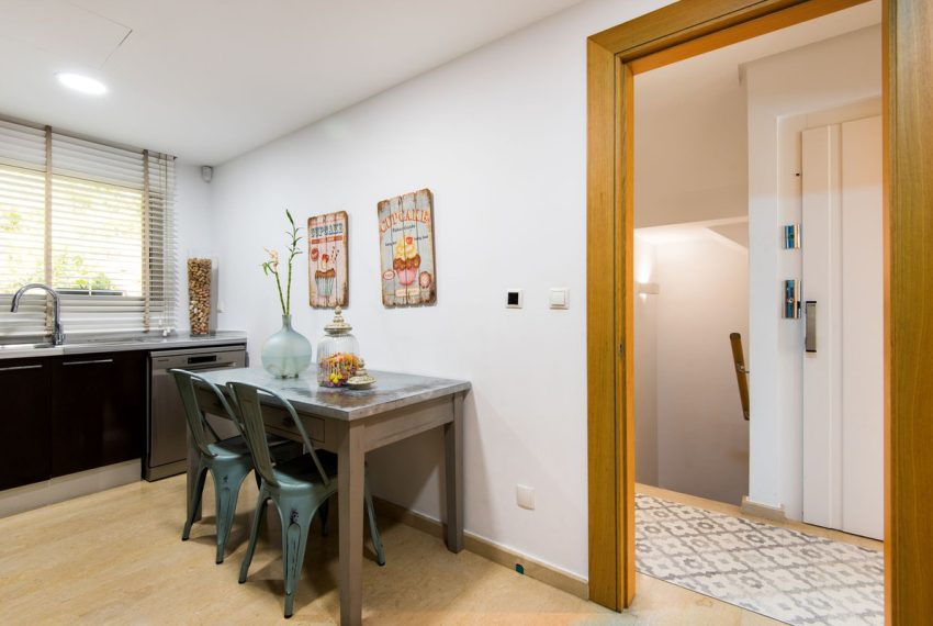 R4335847-Townhouse-For-Sale-Nagueles-Terraced-2-Beds-251-Built-19