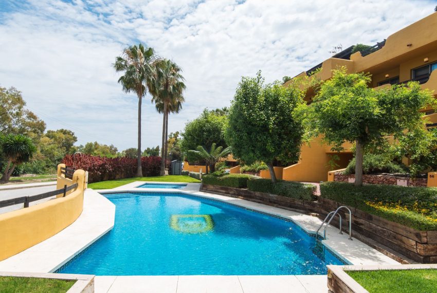 R4335847-Townhouse-For-Sale-Nagueles-Terraced-2-Beds-251-Built-2